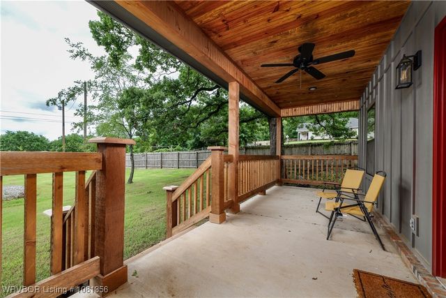 942 Strawberry Lane, Cedarville, AR 72932