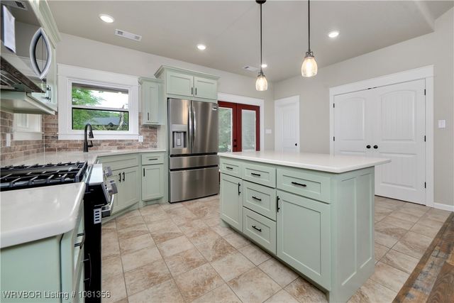 942 Strawberry Lane, Cedarville, AR 72932
