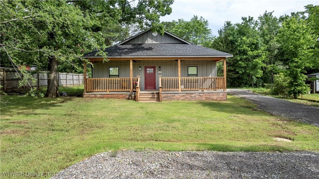 942 Strawberry Lane, Cedarville, AR 72932
