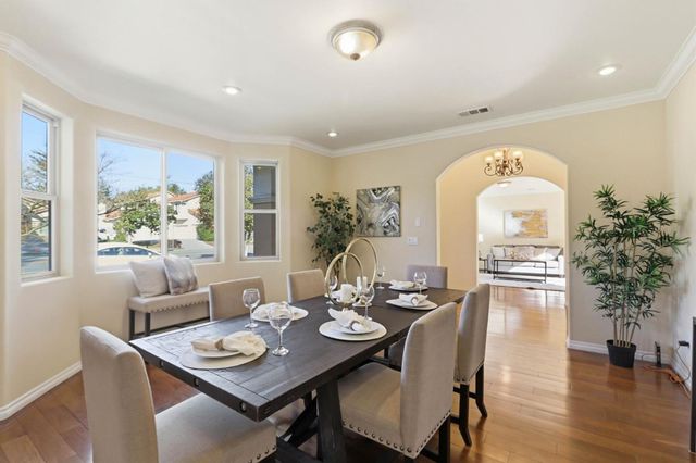 1352 S Stelling Road, Cupertino, CA 95014