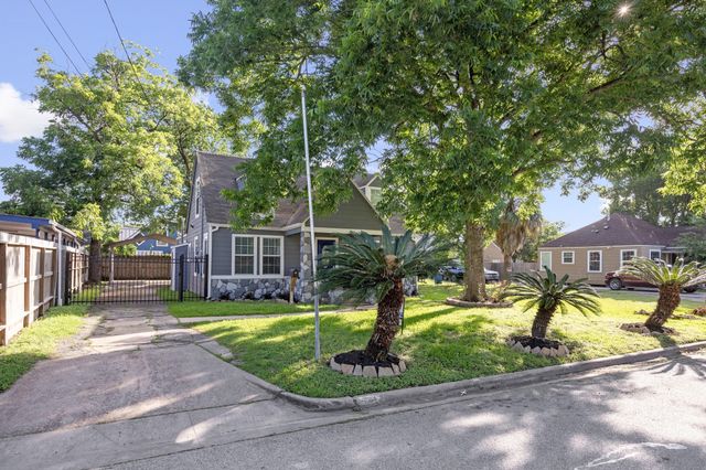 5737 Dorbrandt Street, Houston, TX 77023