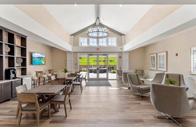 5 Peters Farm Way 111, Westborough, MA 01581