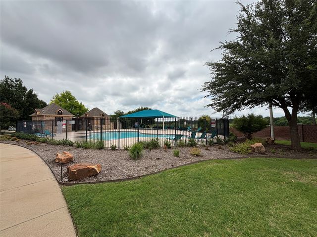 905 Walls Boulevard, Crowley, TX 76036