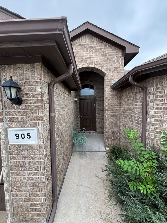 905 Walls Boulevard, Crowley, TX 76036
