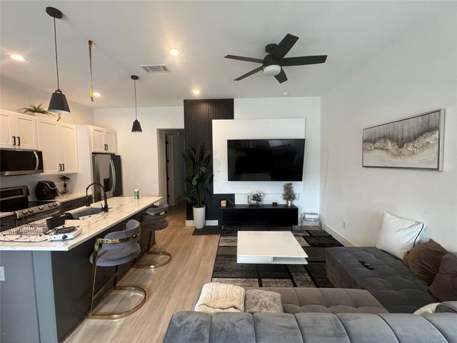 3549 Amos B, Houston, TX 77021