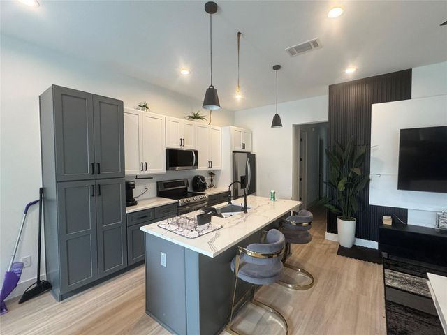 3549 Amos B, Houston, TX 77021