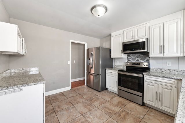 727 Lacy Avenue, Streamwood, IL 60107