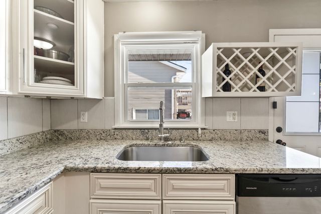 727 Lacy Avenue, Streamwood, IL 60107