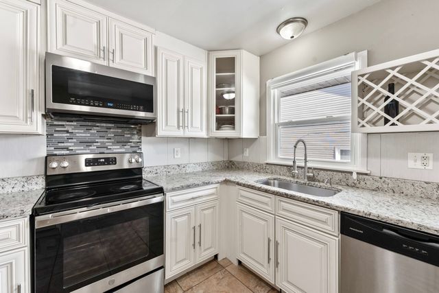 727 Lacy Avenue, Streamwood, IL 60107