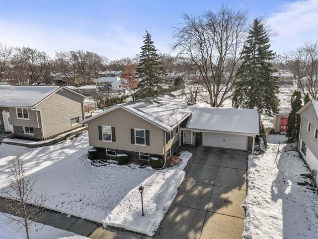 727 Lacy Avenue, Streamwood, IL 60107