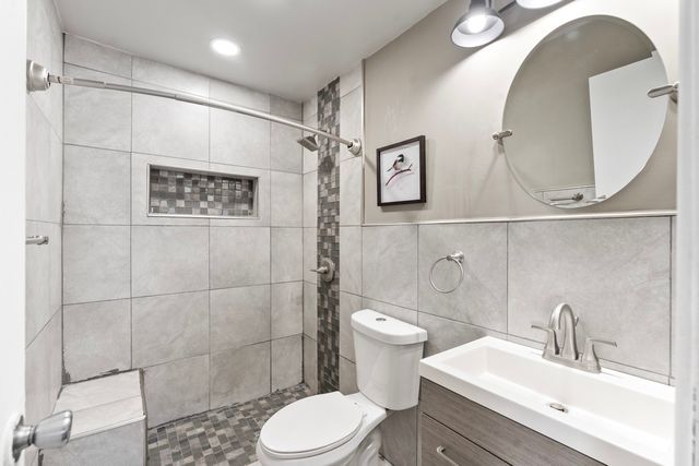 727 Lacy Avenue, Streamwood, IL 60107