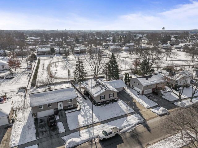 727 Lacy Avenue, Streamwood, IL 60107