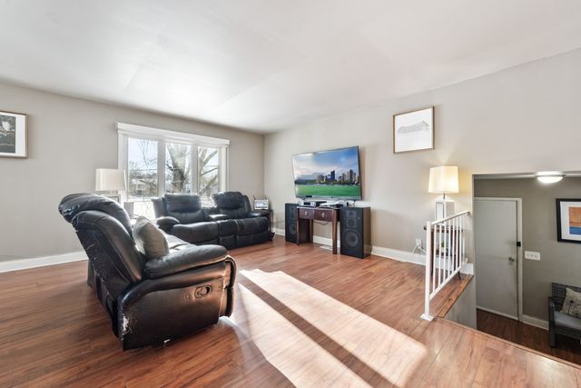 727 Lacy Avenue, Streamwood, IL 60107