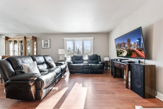 727 Lacy Avenue, Streamwood, IL 60107