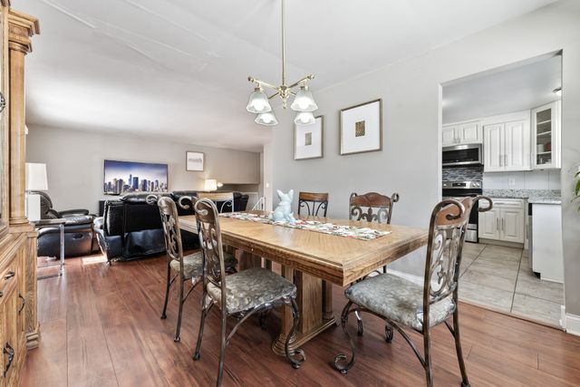 727 Lacy Avenue, Streamwood, IL 60107