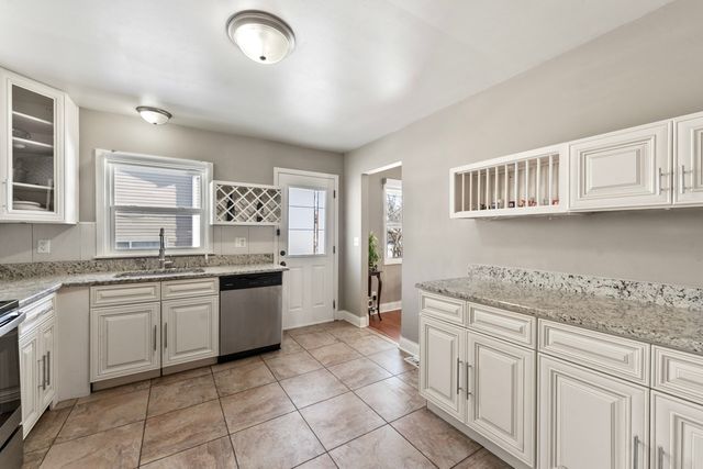 727 Lacy Avenue, Streamwood, IL 60107