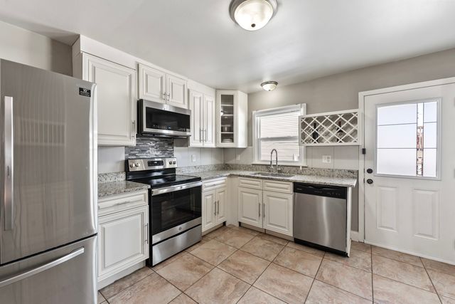 727 Lacy Avenue, Streamwood, IL 60107