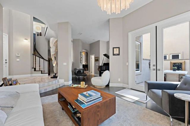 834 S Cedros, Solana Beach, CA 92075