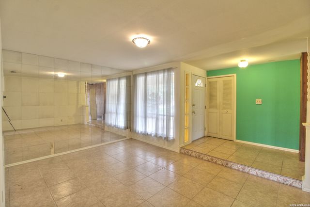 4814 LA SALIDA ST, San Antonio, TX 78233