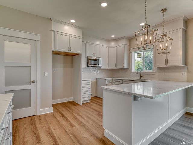 792 E Sweet Briar Lane, Monroe, MI 48161
