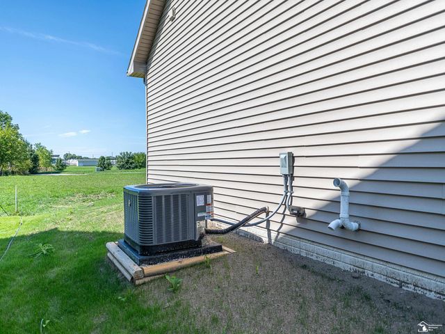 792 E Sweet Briar Lane, Monroe, MI 48161