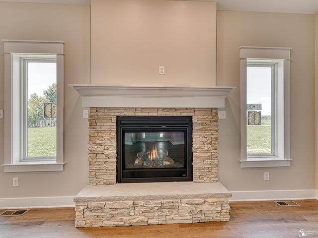 792 E Sweet Briar Lane, Monroe, MI 48161