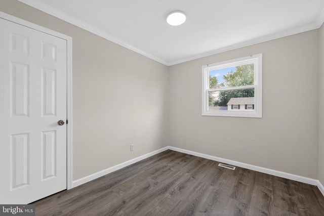 19 LANSBERRY DR, Burlington, NJ 08016