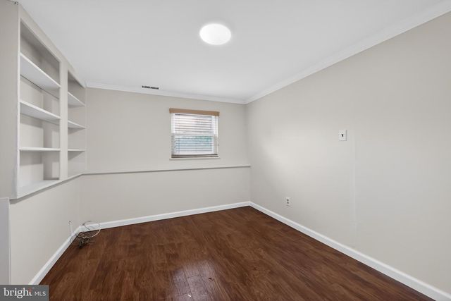 19 LANSBERRY DR, Burlington, NJ 08016