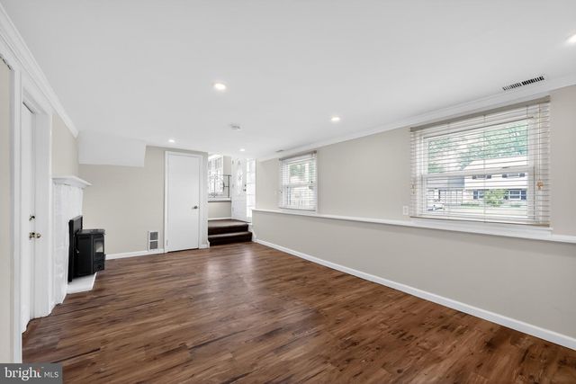 19 LANSBERRY DR, Burlington, NJ 08016