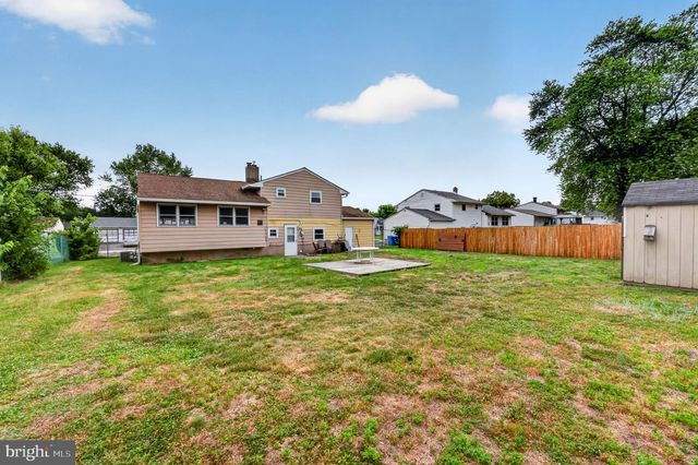 19 LANSBERRY DR, Burlington, NJ 08016