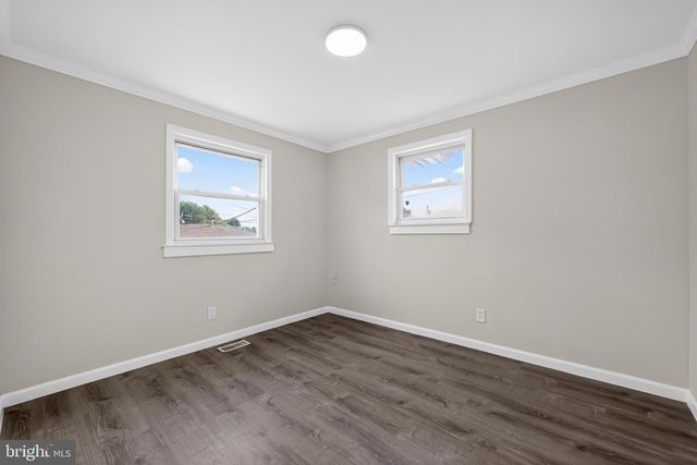 19 LANSBERRY DR, Burlington, NJ 08016