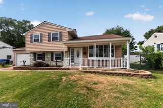 19 LANSBERRY DR, Burlington, NJ 08016