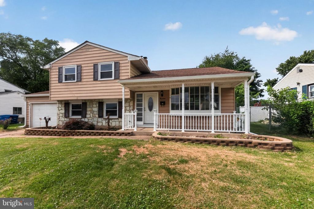 19 LANSBERRY DR, Burlington, NJ 08016