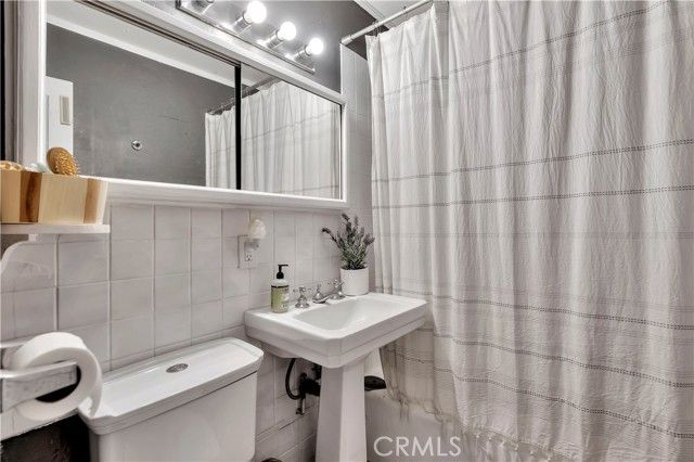 6514 Coldwater Canyon Avenue, Valley Village, CA 91606