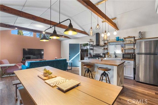 6514 Coldwater Canyon Avenue, Valley Village, CA 91606