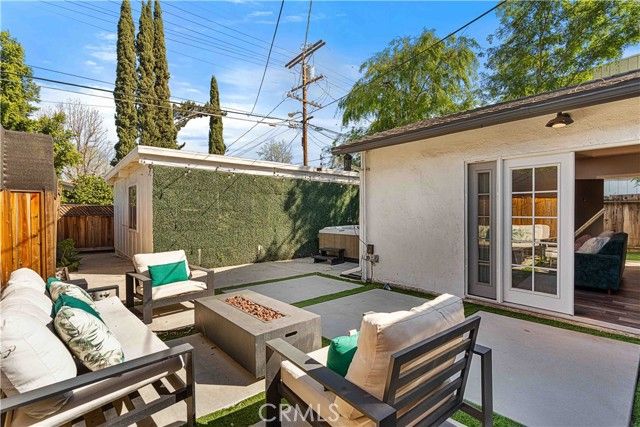 6514 Coldwater Canyon Avenue, Valley Village, CA 91606