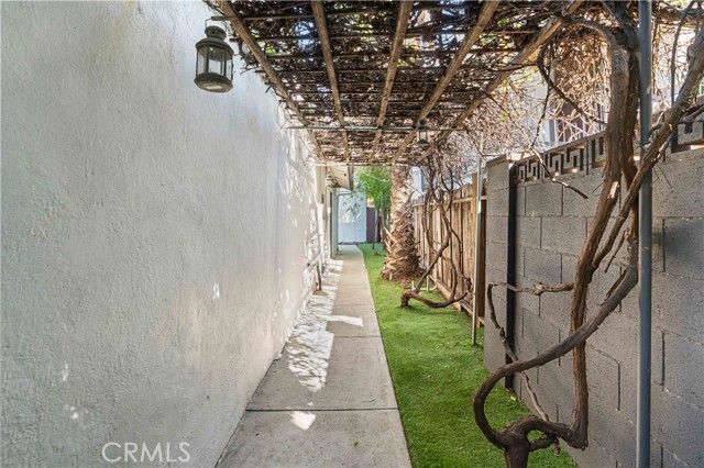 6514 Coldwater Canyon Avenue, Valley Village, CA 91606