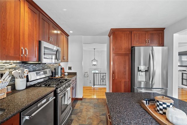 4698 Pembroke Ct, Hampton, PA 15101