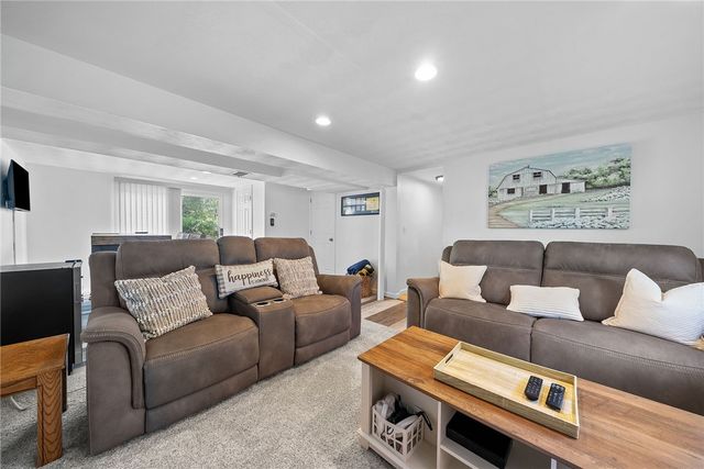 4698 Pembroke Ct, Hampton, PA 15101