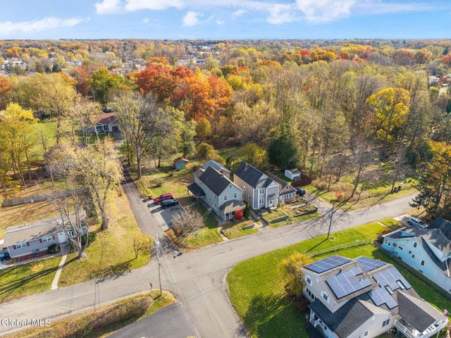 32 Mount Stuart Road, Rotterdam, NY 12304