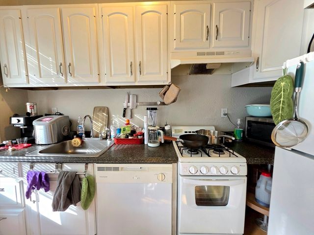 1641 Commonwealth Ave 16, Boston, MA 02135