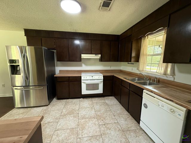 1710 Macon Road, Perry, GA 31069