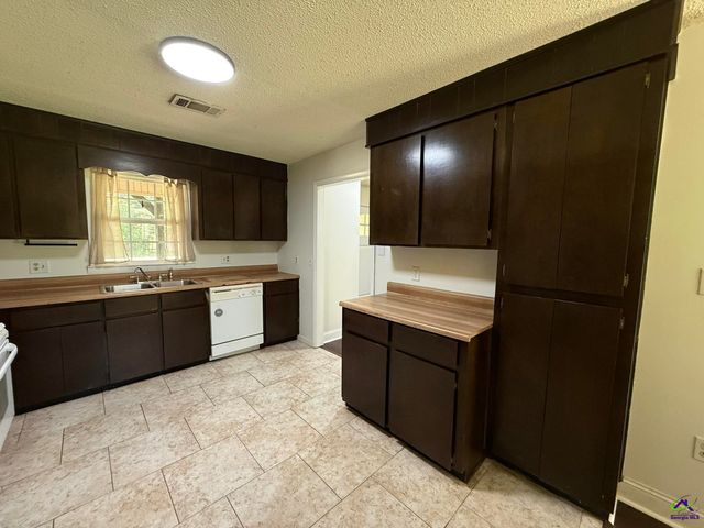 1710 Macon Road, Perry, GA 31069