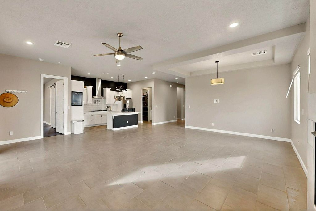 Image 10 of property listing at 3406 Falkirk Road NE, Rio Rancho, NM 87144