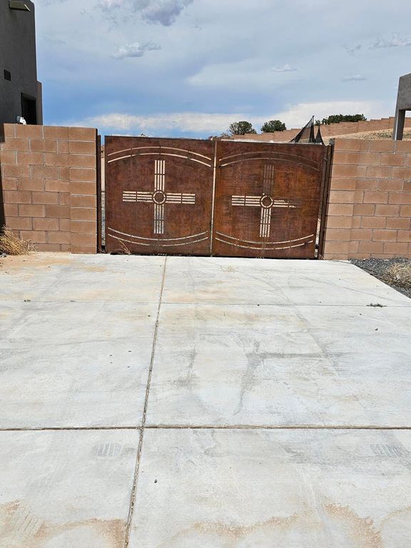 Image 4 of property listing at 3406 Falkirk Road NE, Rio Rancho, NM 87144