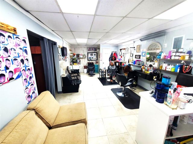 1714 Roman Forest Boulevard, New Caney, TX 77357