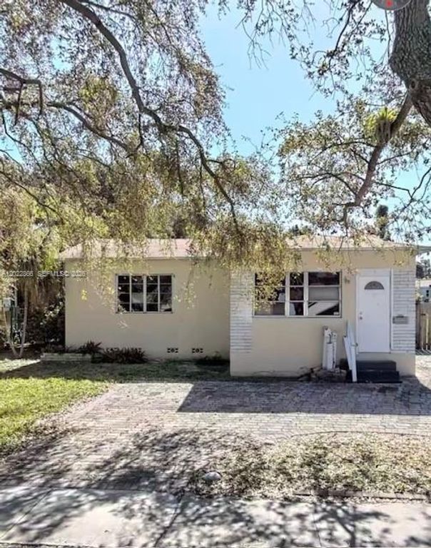 2458 Washington St, Hollywood, FL 33020
