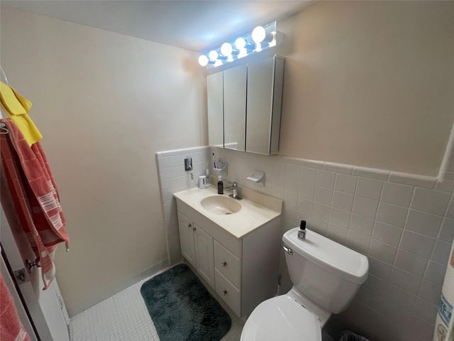 2050 NE 39th St S103, Lighthouse Point, FL 33064