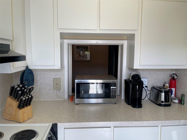 2050 NE 39th St S103, Lighthouse Point, FL 33064
