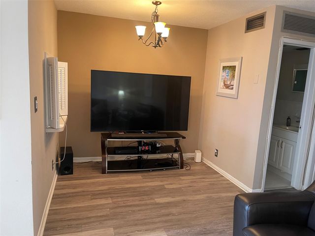 2050 NE 39th St S103, Lighthouse Point, FL 33064